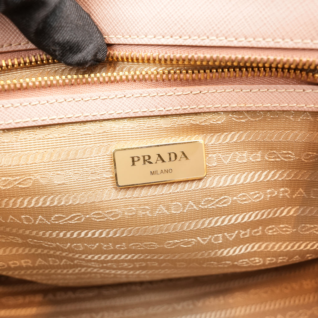 Prada Galleria Borsa a Mano Vintage in Pelle Saffiano Rosa Cipria con Logo Triangolare Dorato