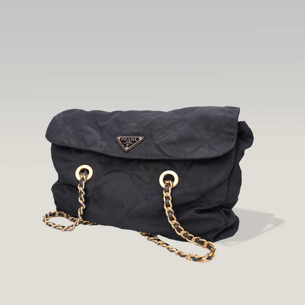 Prada Borsa a Spalla in Tessuto Nylon Nero Trapuntato con Catena Dorata