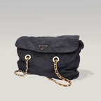 Prada Borsa a Spalla in Tessuto Nylon Nero Trapuntato con Catena Dorata
