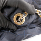 Prada Borsa a Spalla in Tessuto Nylon Nero Trapuntato con Catena Dorata