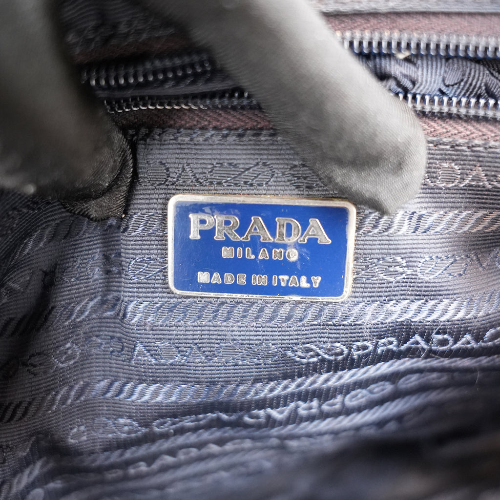 Prada Borsa a Spalla in Tessuto Nylon Nero Trapuntato con Catena Dorata
