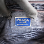 Prada Borsa a Spalla in Tessuto Nylon Nero Trapuntato con Catena Dorata