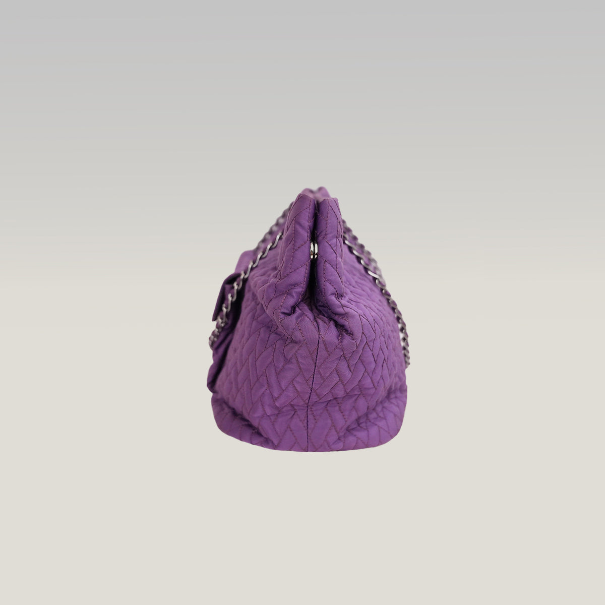 Prada Tessuto Gaufre Borsa a Spalla Viola in Nylon con Catena