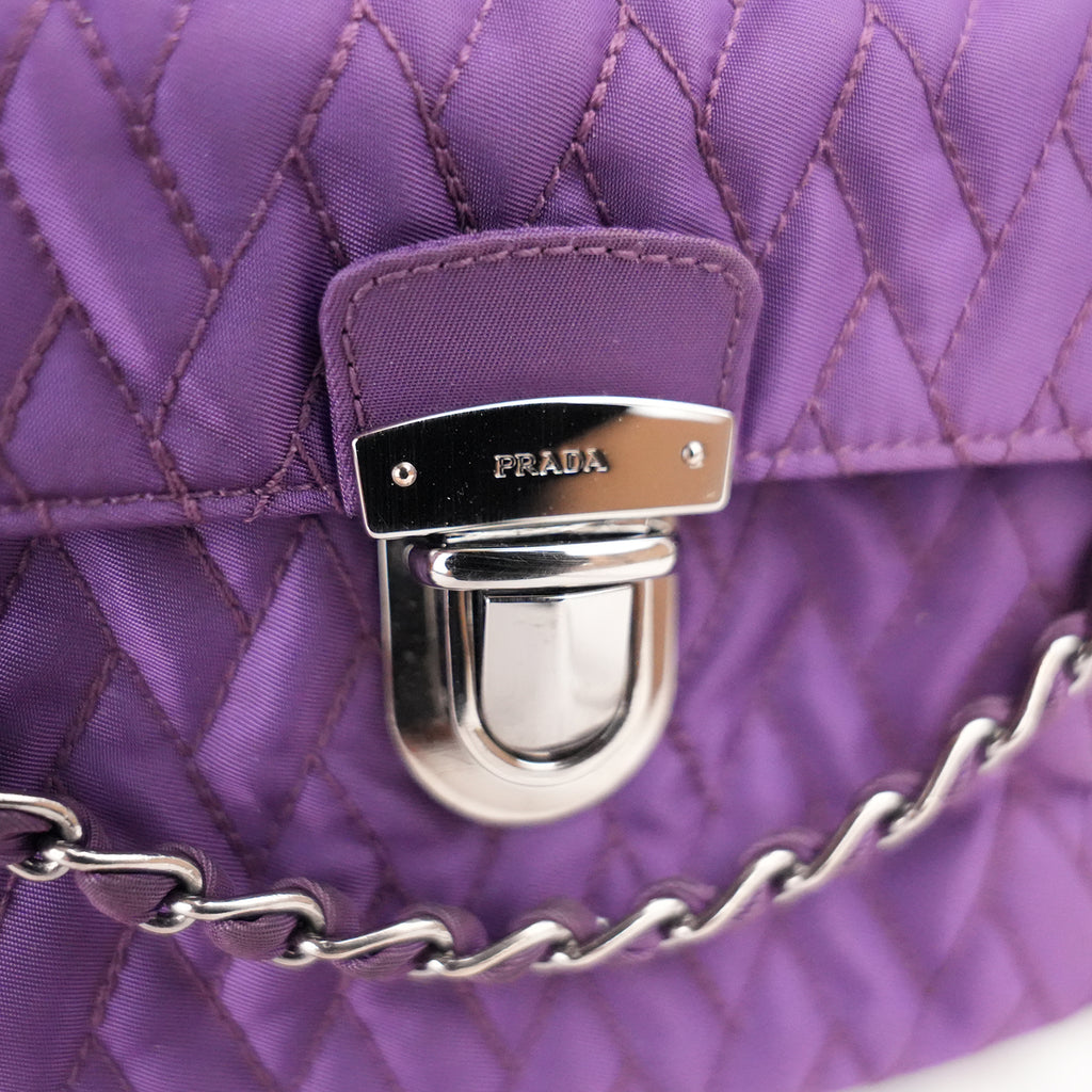 Prada Tessuto Gaufre Borsa a Spalla Viola in Nylon con Catena