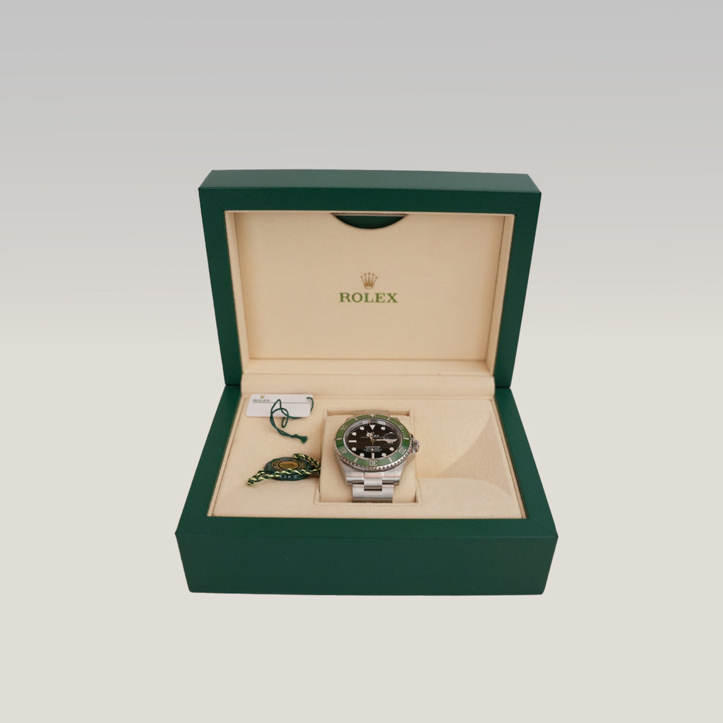 Rolex Submariner Date 126610LV-0002 41 mm in Acciaio Oystersteel con Lunetta Verde – 2024