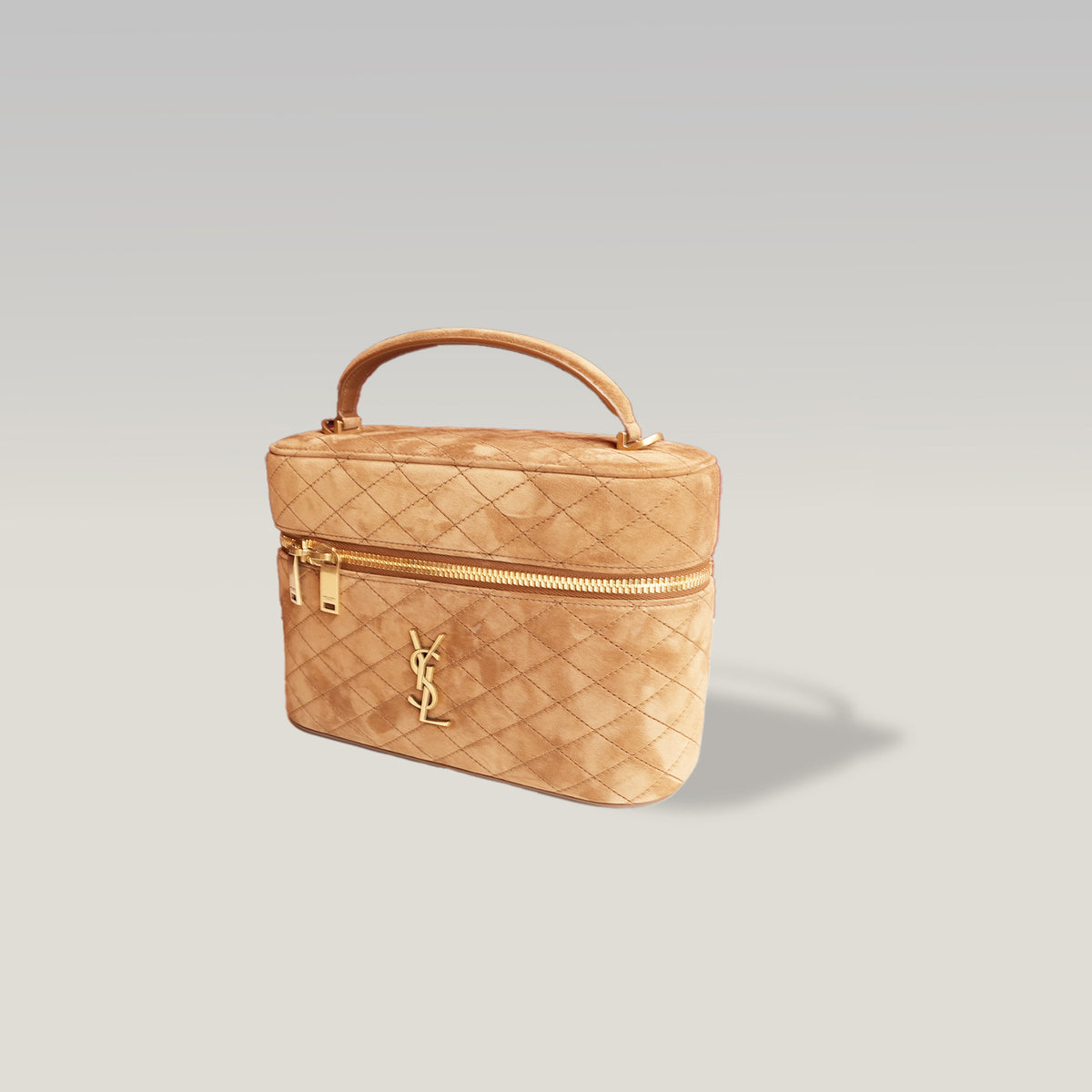 Saint Laurent Gaby Vanity Large Borsa a Mano in Pelle Scamosciata Marrone Cammello Matelassé con Logo YSL e Dettagli Dorati