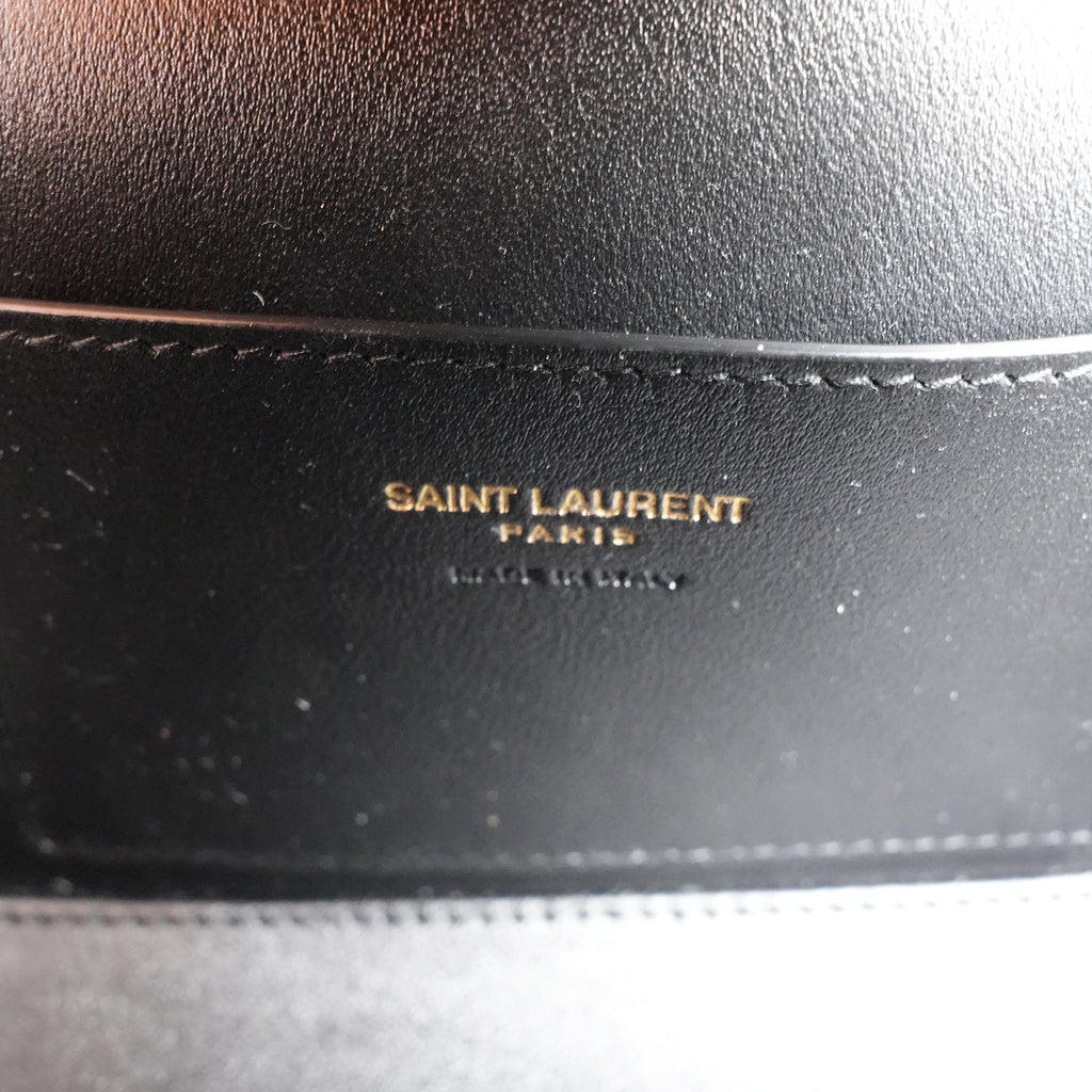 Saint Laurent Gaby Vanity Large Borsa a Mano in Pelle Scamosciata Marrone Cammello Matelassé con Logo YSL e Dettagli Dorati