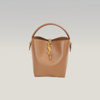 Saint Laurent Le 37 Small Borsa Secchiello in Pelle di Vitello Marrone Cognac con Logo YSL Dorato