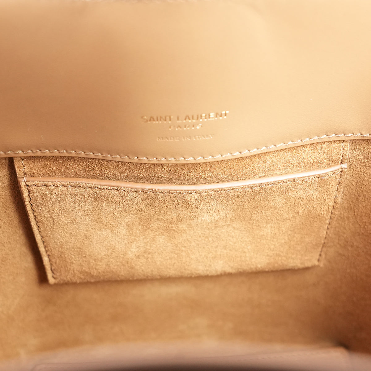Saint Laurent Le 37 Small Borsa Secchiello in Pelle di Vitello Marrone Cognac con Logo YSL Dorato