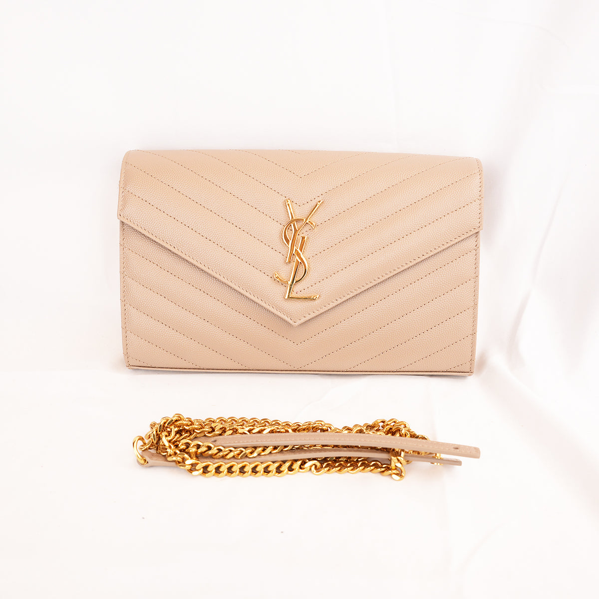 Saint Laurent Cassandra WOC Beige Nude in Pelle Matelassé Chevron con Logo YSL Dorato