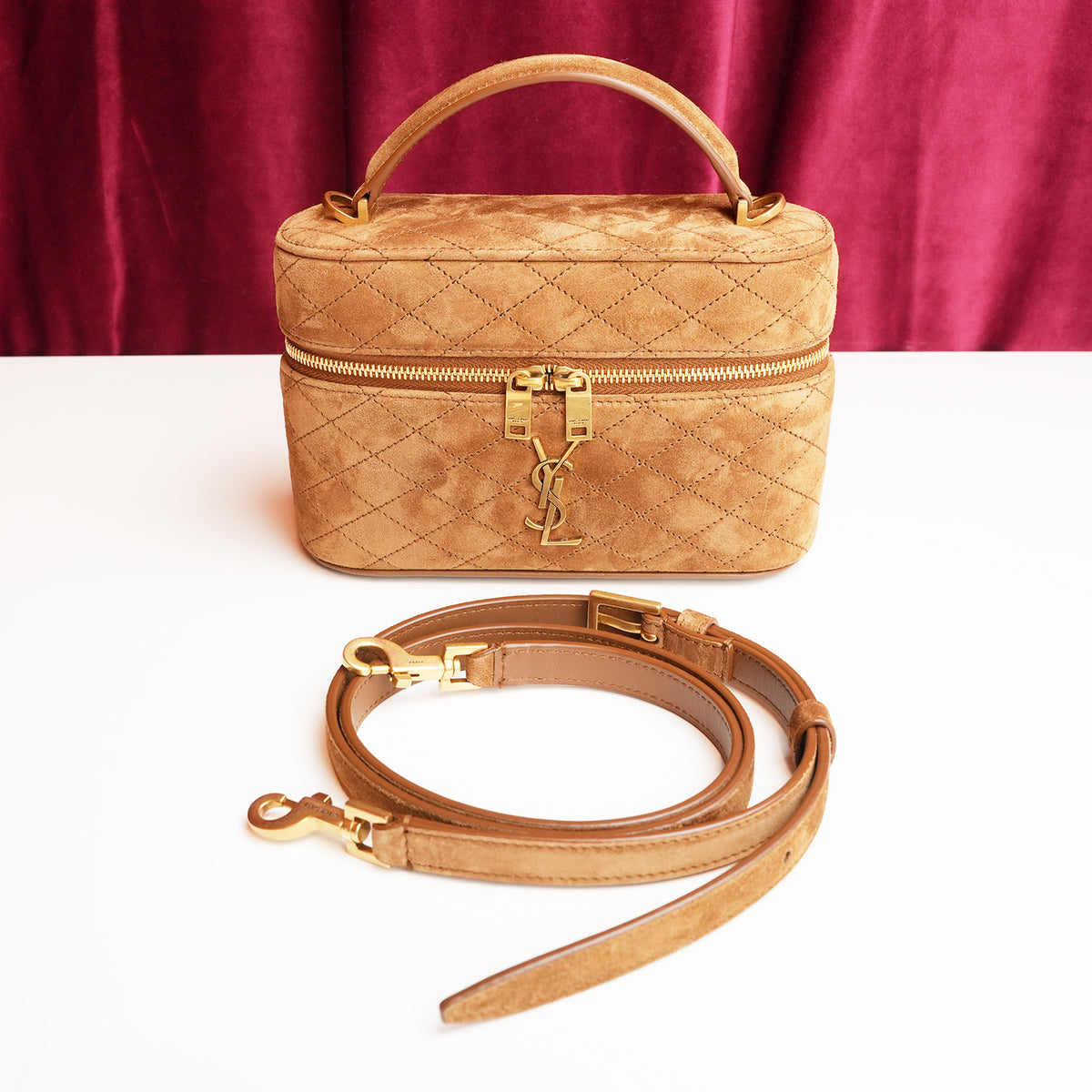 Saint Laurent Gaby Vanity Mini Borsa a Mano in Pelle Scamosciata Marrone Cammello Matelassé con Logo YSL Dorato