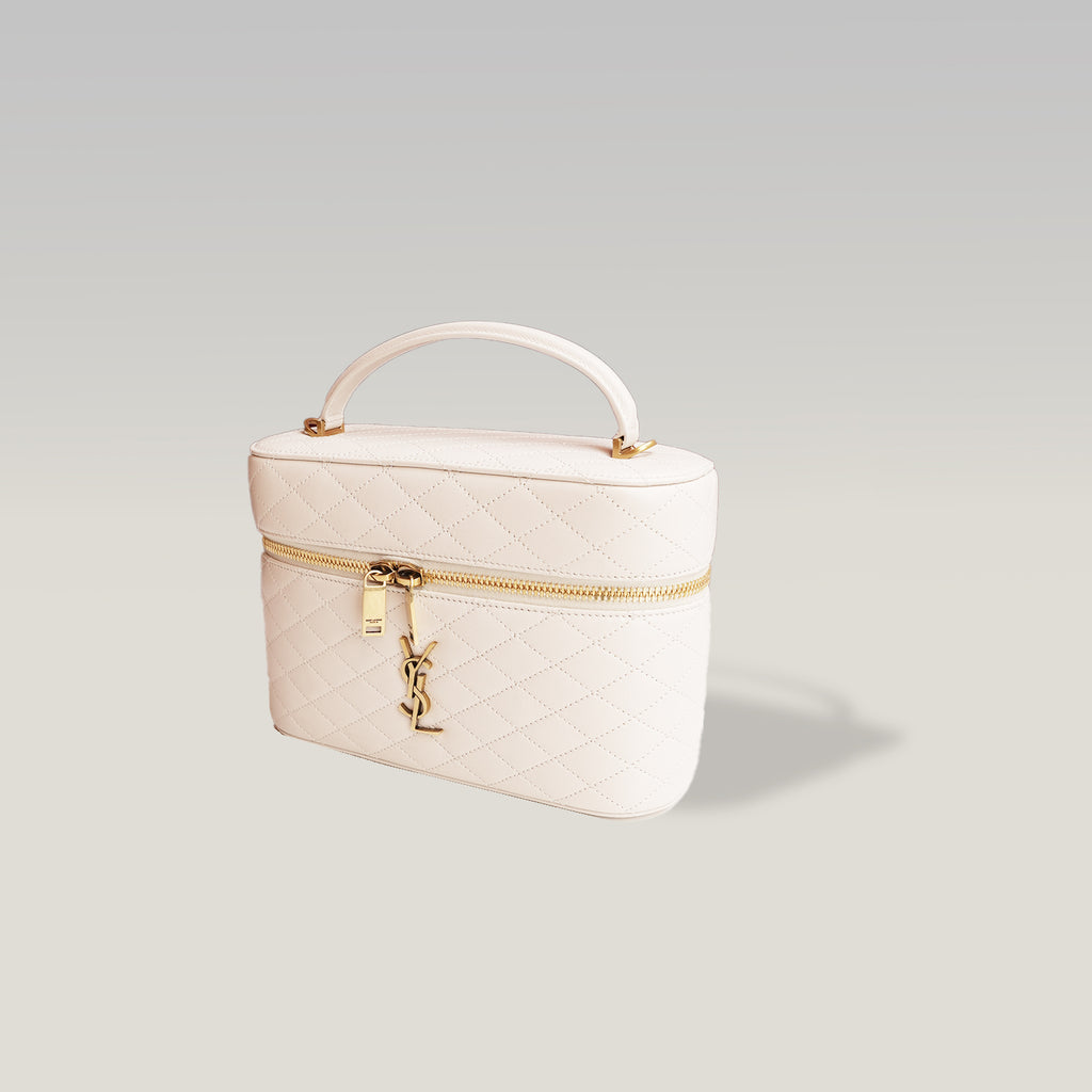 Saint Laurent Gaby Vanity Large Borsa a Mano in Pelle di Agnello Matelassé Bianca con Logo YSL e Dettagli Dorati