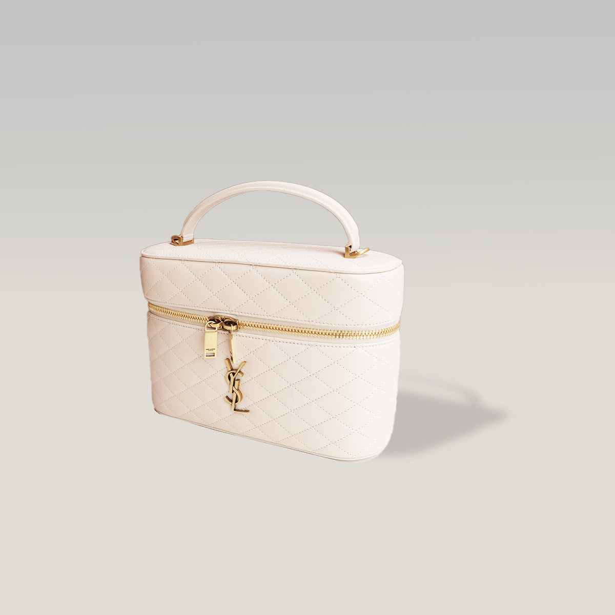Saint Laurent Gaby Vanity Large Borsa a Mano in Pelle di Agnello Matelassé Bianca con Logo YSL e Dettagli Dorati
