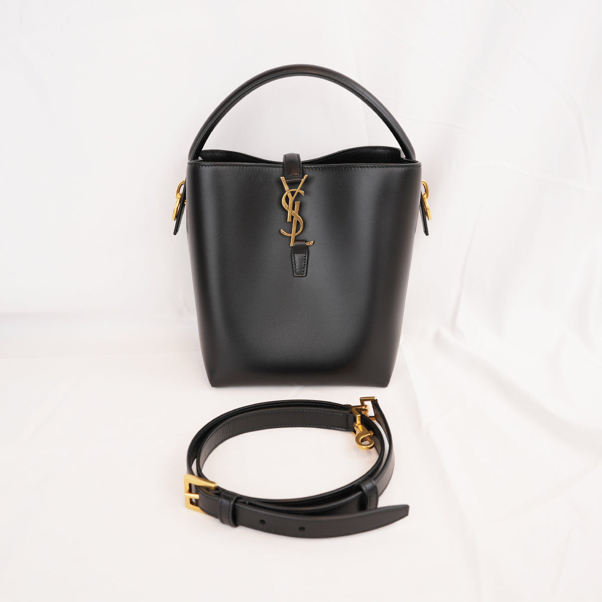 Saint Laurent Le 5 à 7 Supple Large Nera in Pelle con Hardware Dorato