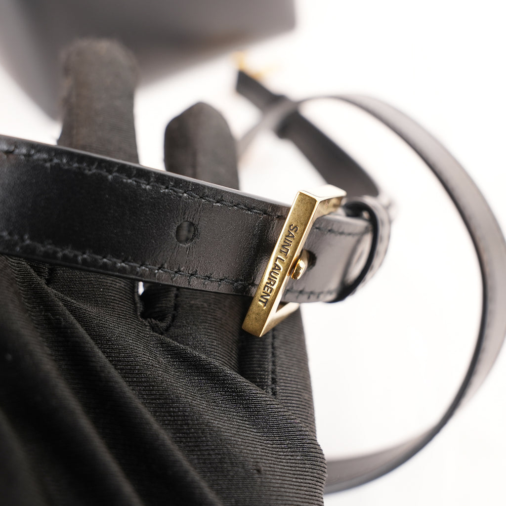 Saint Laurent Le 5 à 7 Supple Large Nera in Pelle con Hardware Dorato