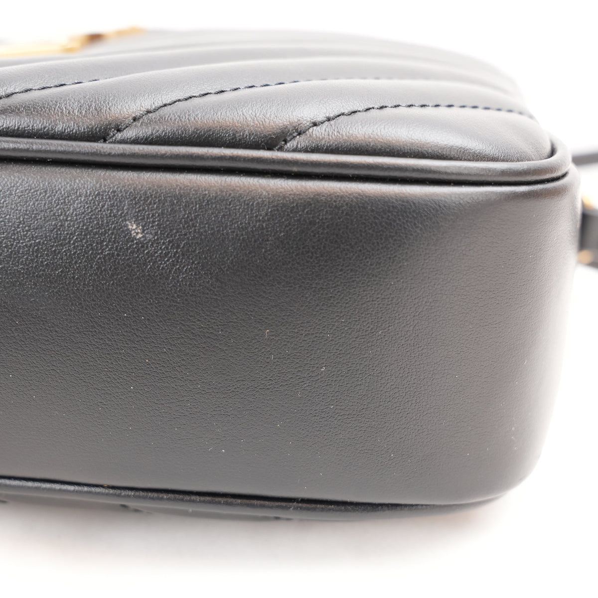 Saint Laurent Lou Camera Bag Borsa a Tracolla in Pelle Nera Matelassé Chevron con Logo YSL Dorato