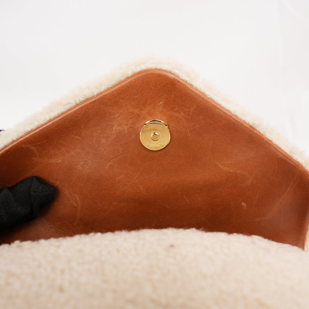 Saint Laurent Loulou Toy Borsa a Tracolla Piccola in Shearling Beige con Finiture in Pelle Marrone e Logo YSL Dorato