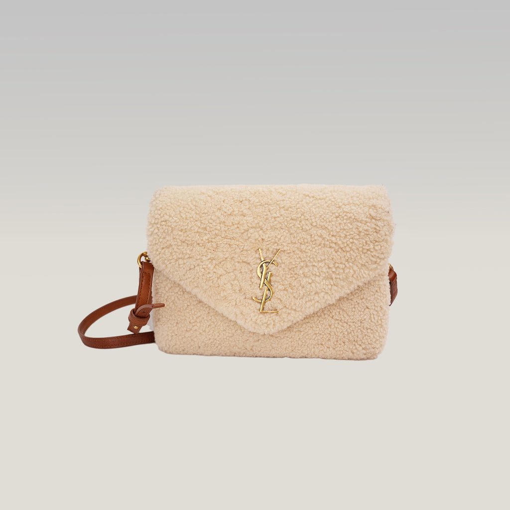 Saint Laurent Loulou Toy Borsa a Tracolla Piccola in Shearling Beige con Finiture in Pelle Marrone e Logo YSL Dorato