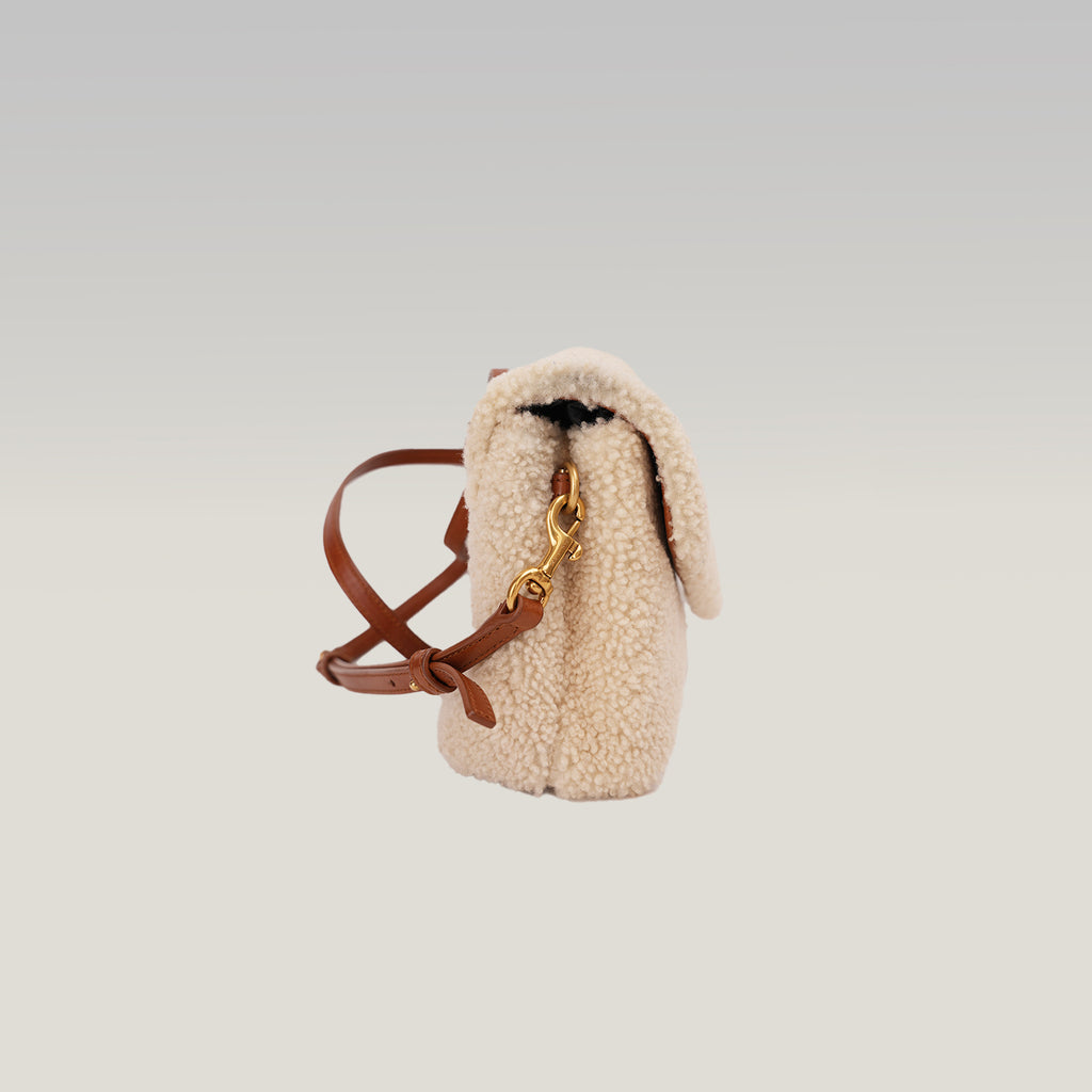 Saint Laurent Loulou Toy Borsa a Tracolla Piccola in Shearling Beige con Finiture in Pelle Marrone e Logo YSL Dorato
