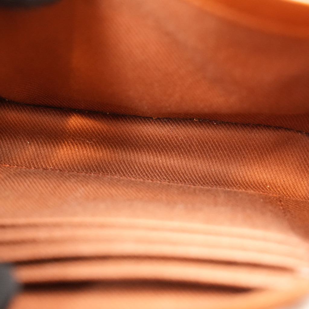 Saint Laurent Loulou Toy Borsa a Tracolla Piccola in Shearling Beige con Finiture in Pelle Marrone e Logo YSL Dorato