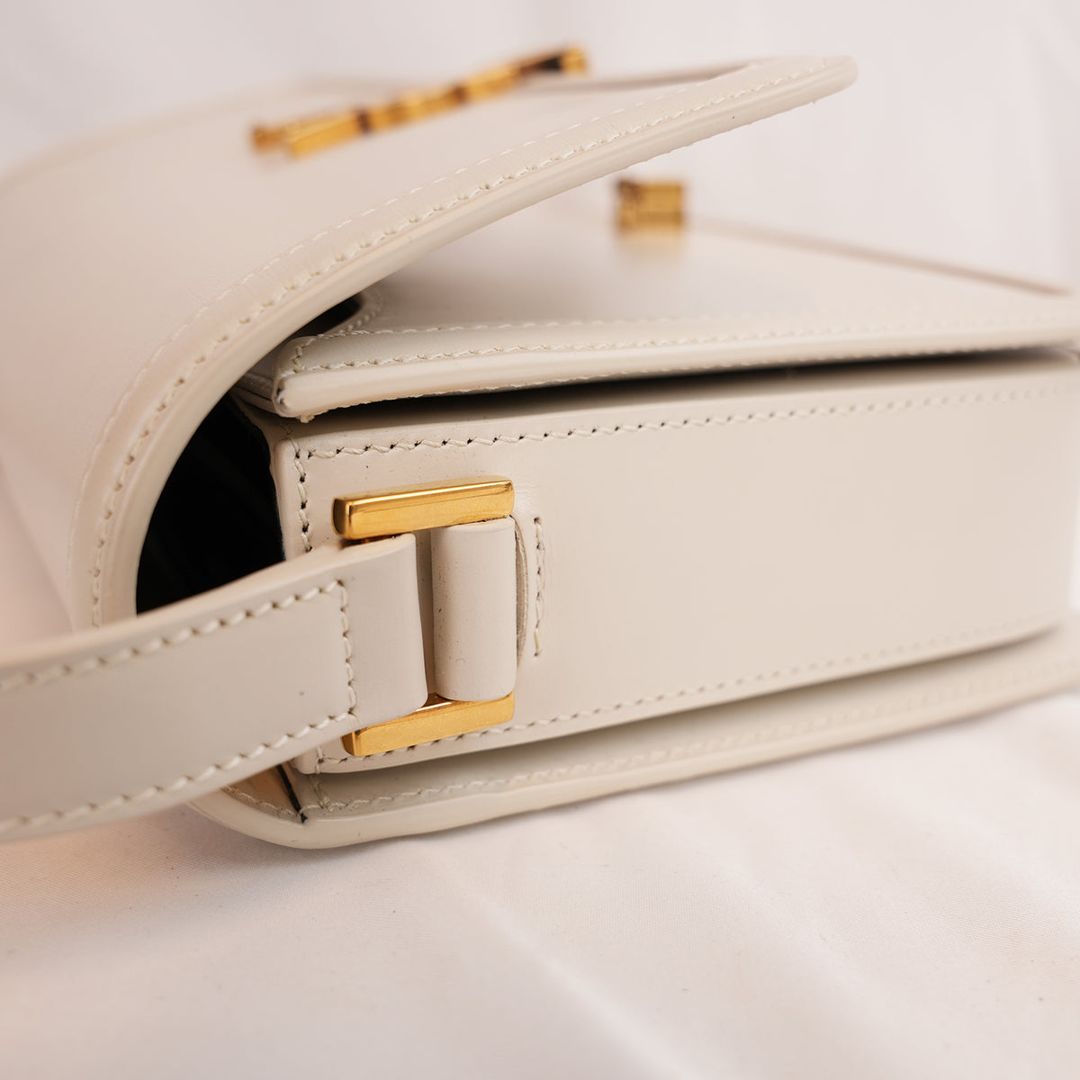 Saint Laurent Paris Solferino Borsa a Tracolla Media in Pelle Bianca con Hardware Dorato