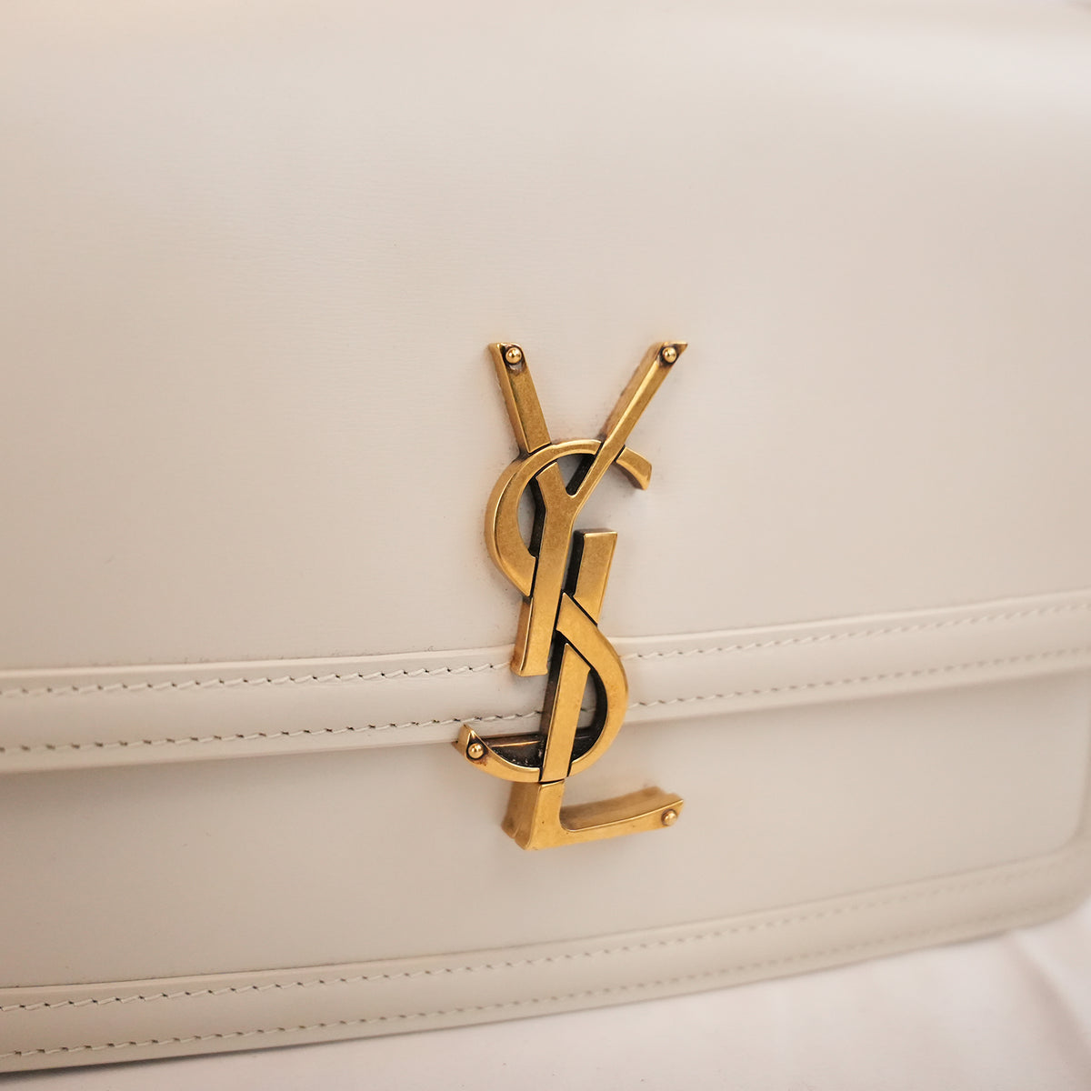 Saint Laurent Paris Solferino Borsa a Tracolla Media in Pelle Bianca con Hardware Dorato