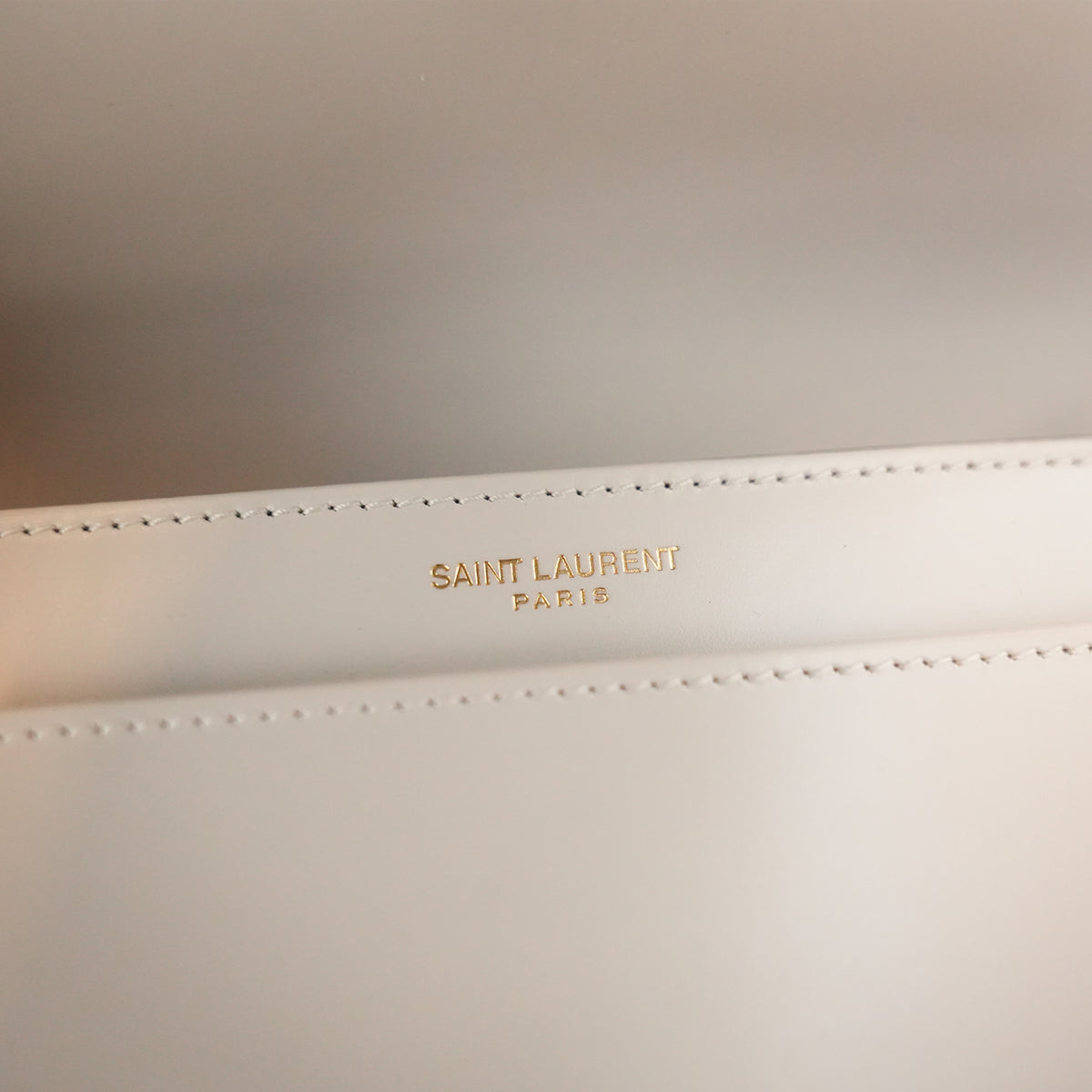 Saint Laurent Paris Solferino Borsa a Tracolla Media in Pelle Bianca con Hardware Dorato
