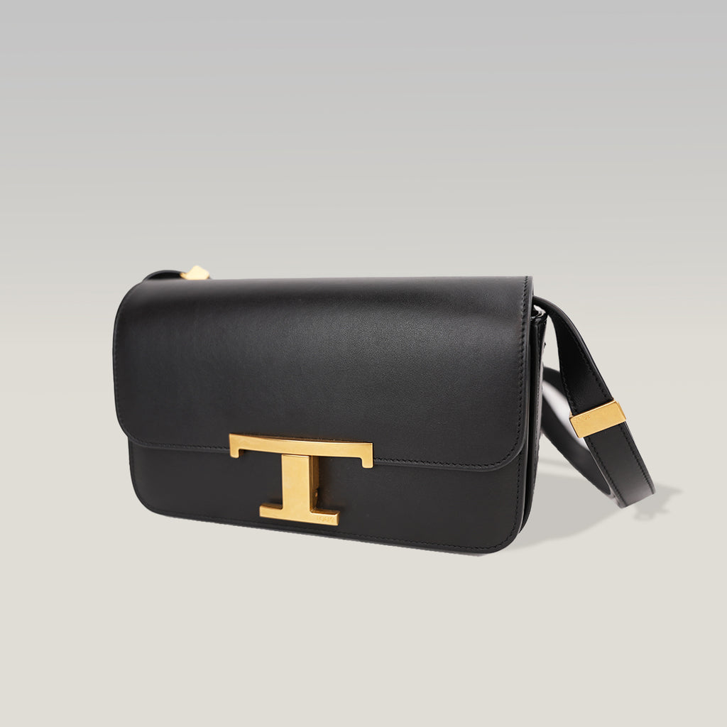 Tod’s Timeless Black Leather Micro Flap Bag con T Logo Oro