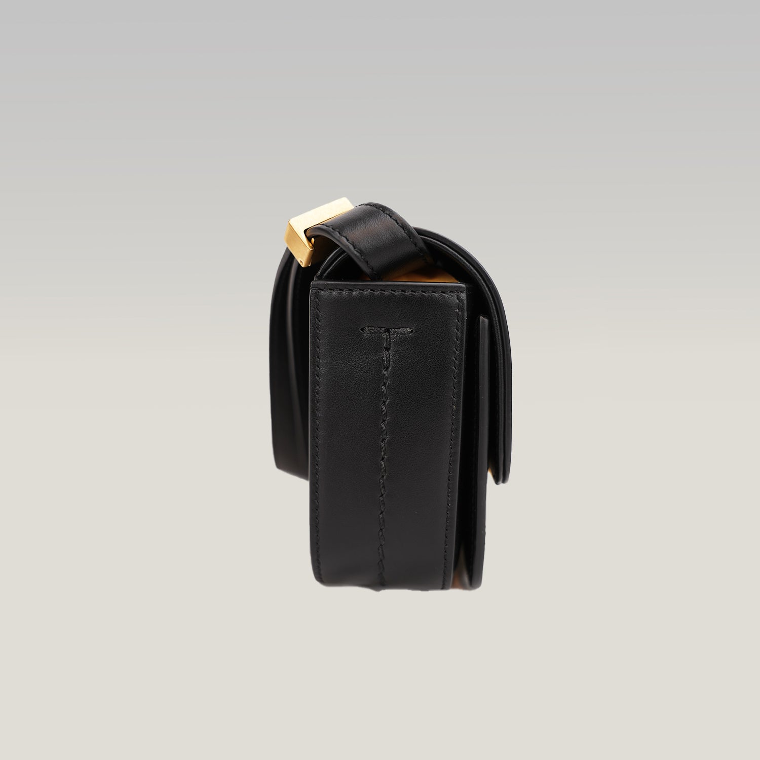 Tod’s Timeless Black Leather Micro Flap Bag con T Logo Oro