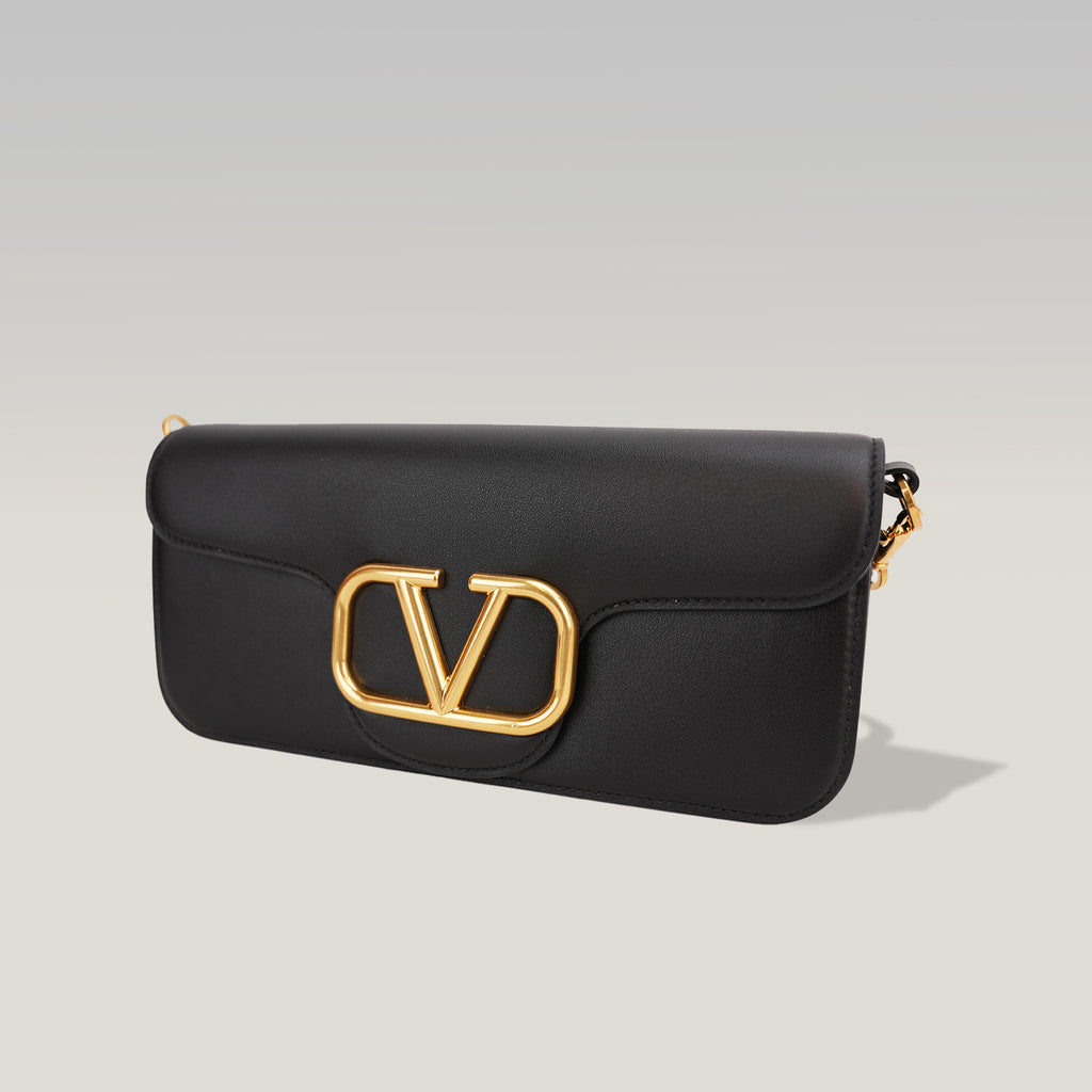 Valentino Garavani VLogo Loco East West Bag in Pelle Nera con Maxi Logo Oro