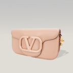 Valentino Garavani VLogo Loco Bag in Pelle Nude con Maxi Logo V e Tracolla a Catena
