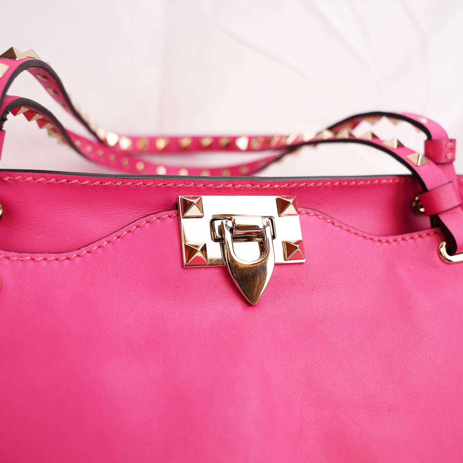 Valentino Garavani Rockstud Tote Bag Rosa in Pelle con Borchie Dorate