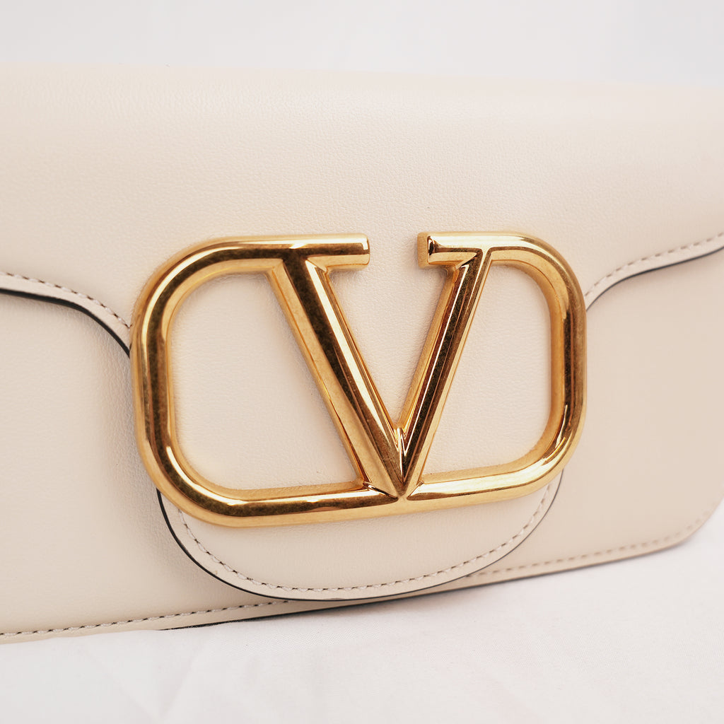 Valentino Garavani Locò Borsa Bianca in Pelle con Maxi VLogo Oro