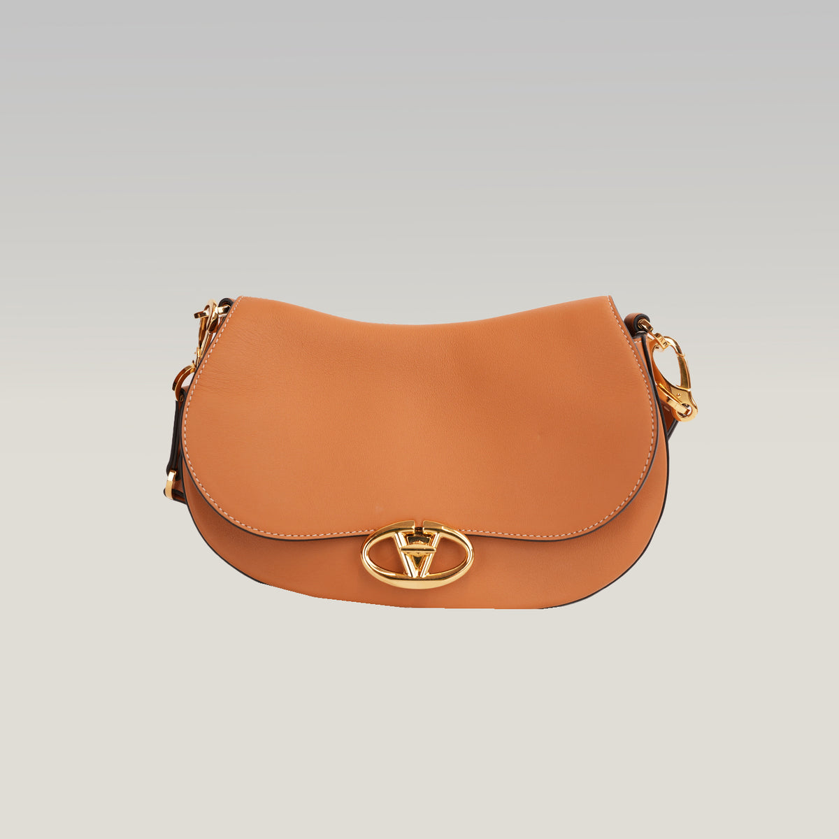 Valentino Garavani Ohval Borsa Piccola in Pelle di Vitello Color Mandorla con Logo V Dorato