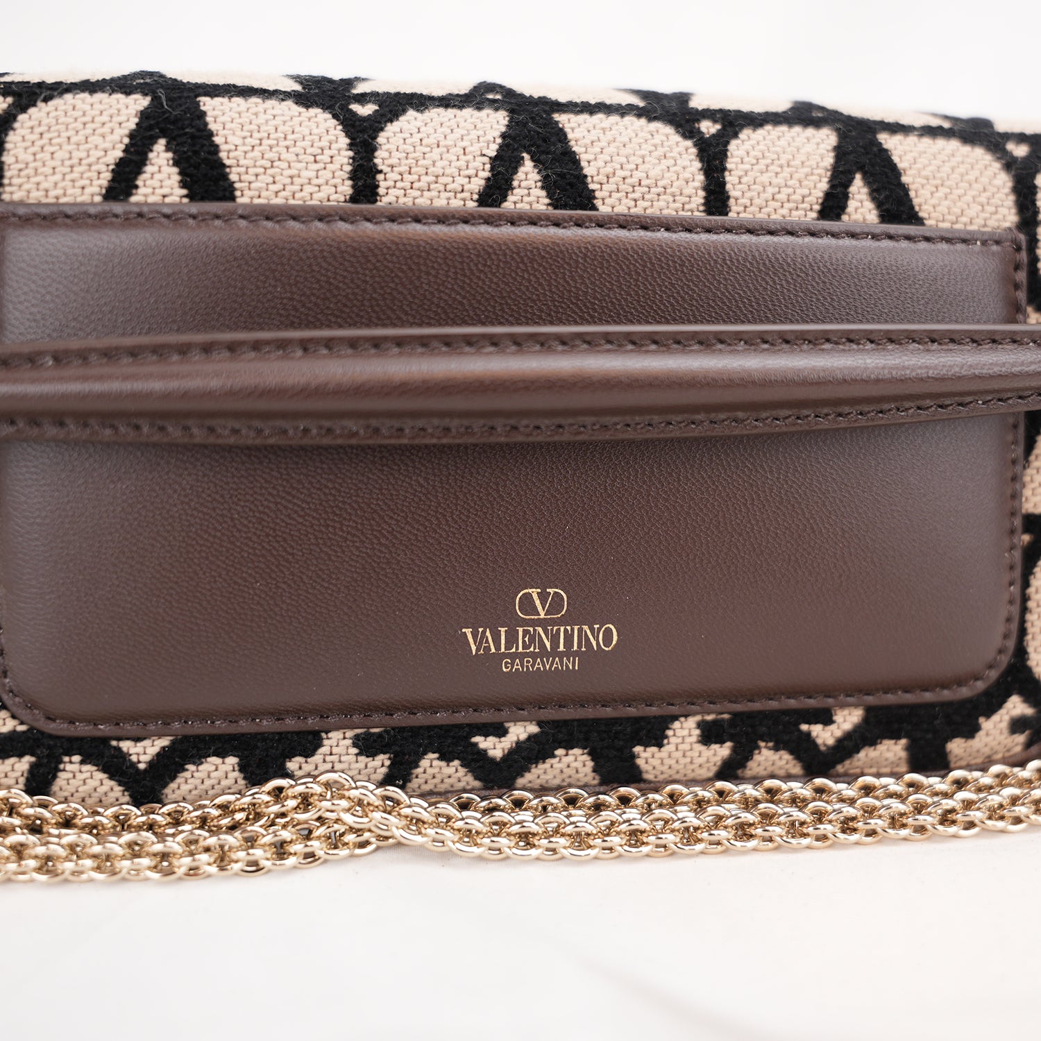 Valentino Garavani VLogo Loco Toile Iconographe Small Bag Beige e Nero con Maxi Logo Oro