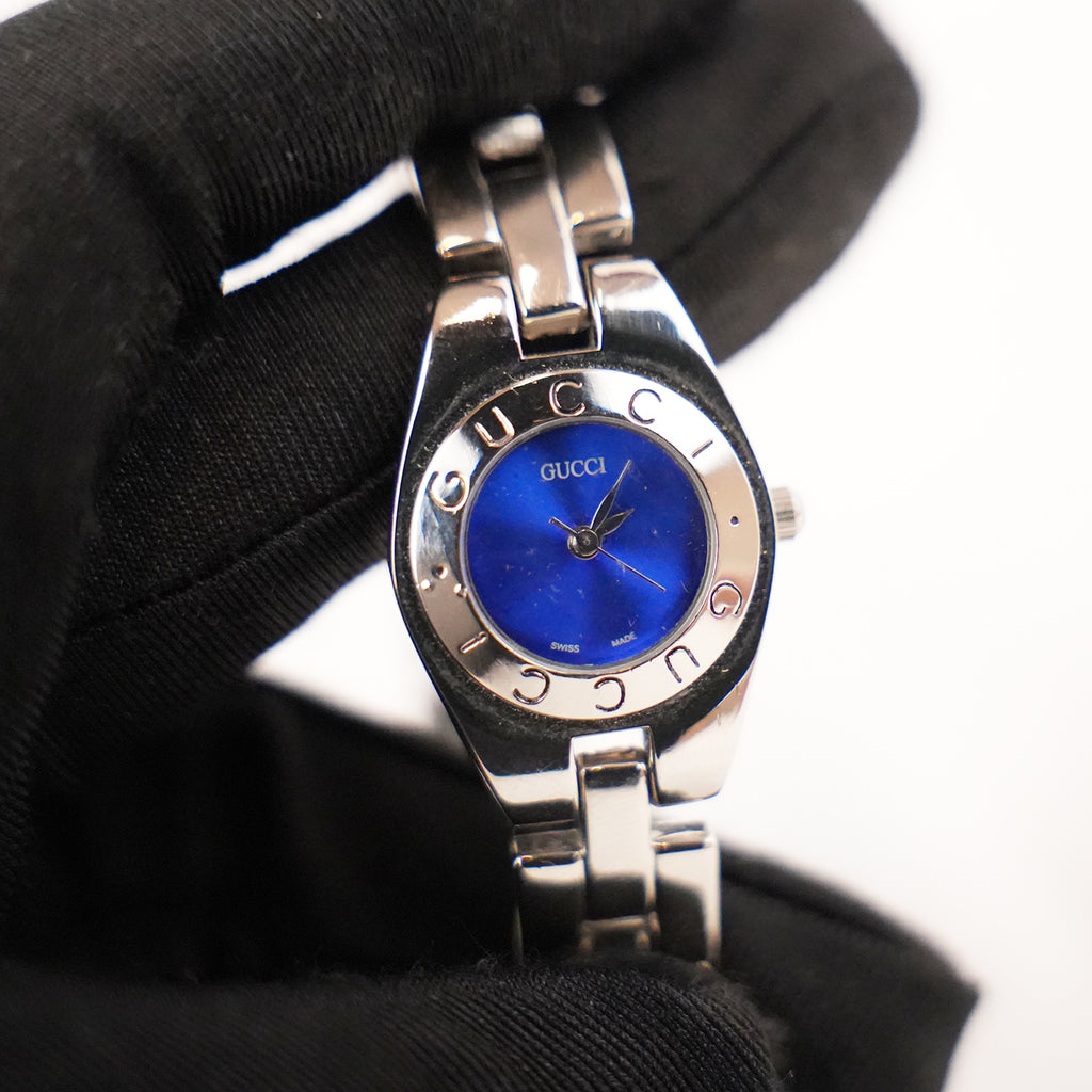 Gucci Vintage Orologio da Donna con Quadrante Blu e Bracciale in Acciaio Argentato