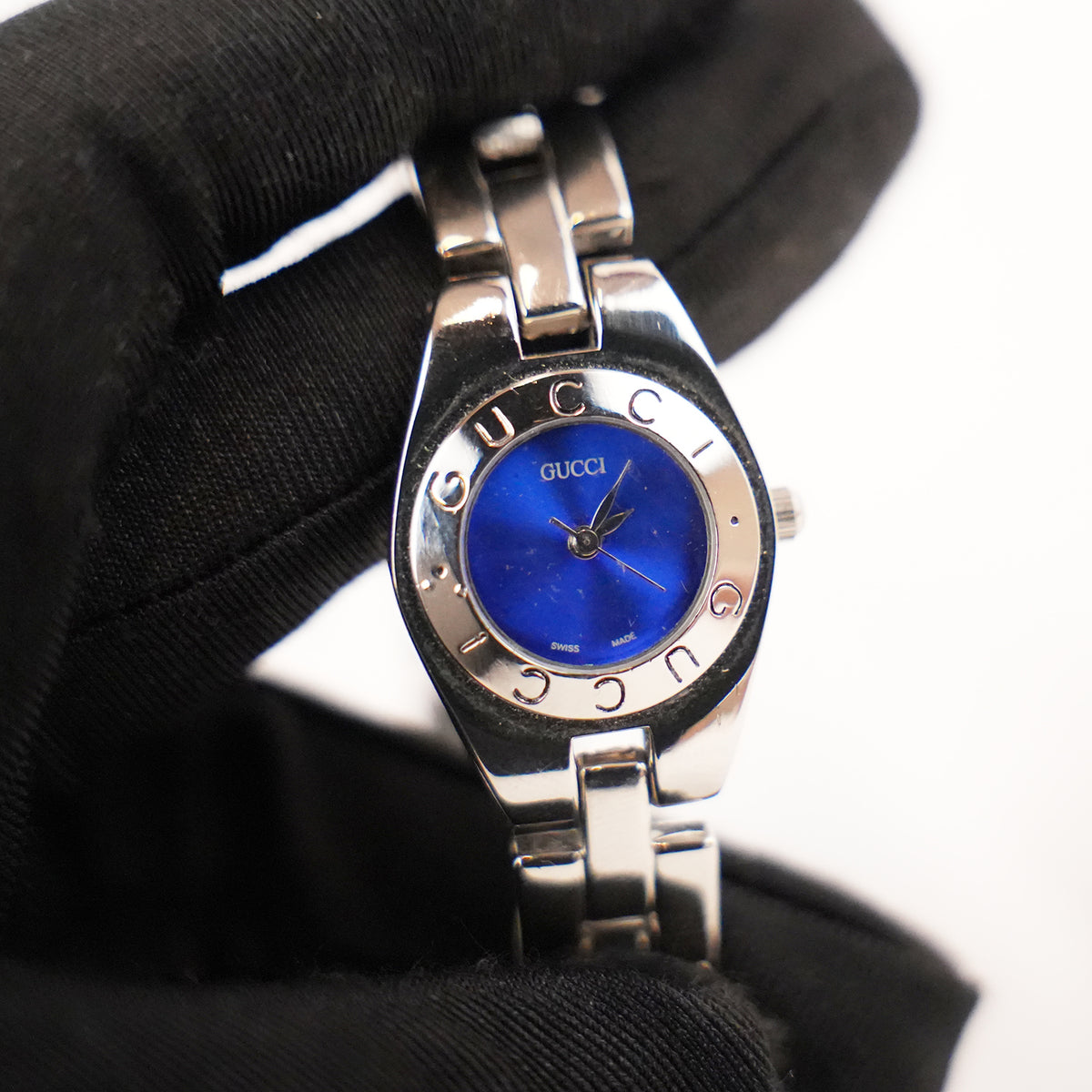 Gucci Vintage Orologio da Donna con Quadrante Blu e Bracciale in Acciaio Argentato