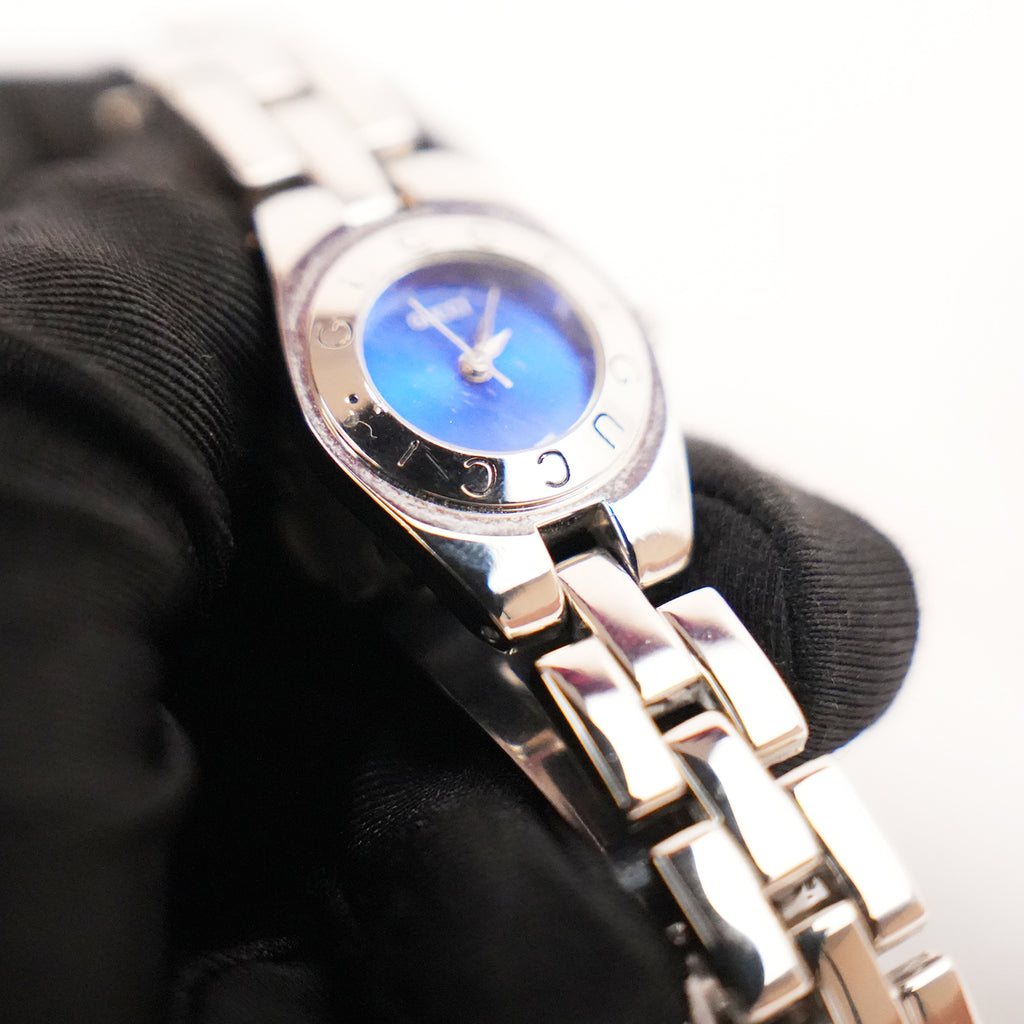 Gucci Vintage Orologio da Donna con Quadrante Blu e Bracciale in Acciaio Argentato
