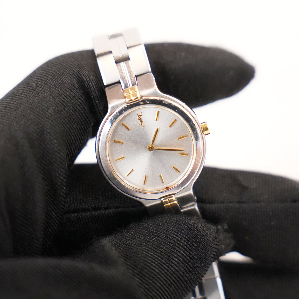 Yves Saint Laurent YSL Orologio Vintage Donna con Quadrante Argentato e Bracciale in Metallo Argentato e Dettagli Dorati