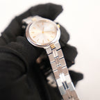 Yves Saint Laurent YSL Orologio Vintage Donna con Quadrante Argentato e Bracciale in Metallo Argentato e Dettagli Dorati