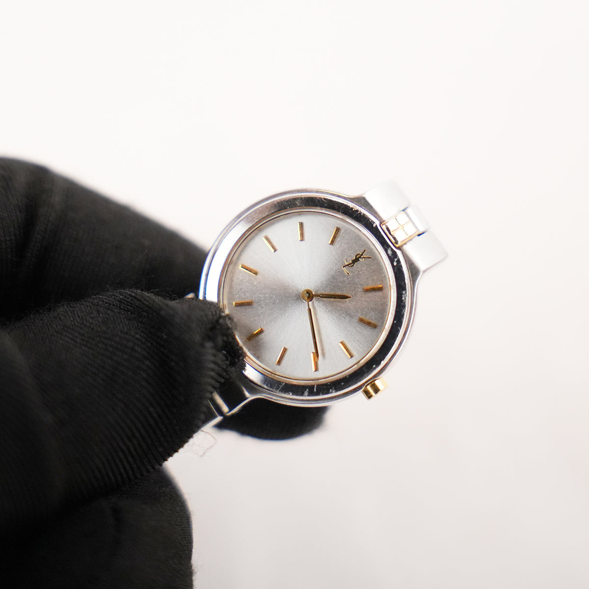 Yves Saint Laurent YSL Orologio Vintage Donna con Quadrante Argentato e Bracciale in Metallo Argentato e Dettagli Dorati