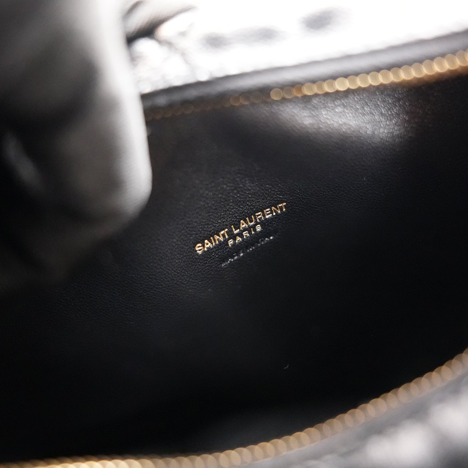 Saint Laurent Borsa Hobo Mini Nera Trapuntata in Pelle con Logo YSL Dorato