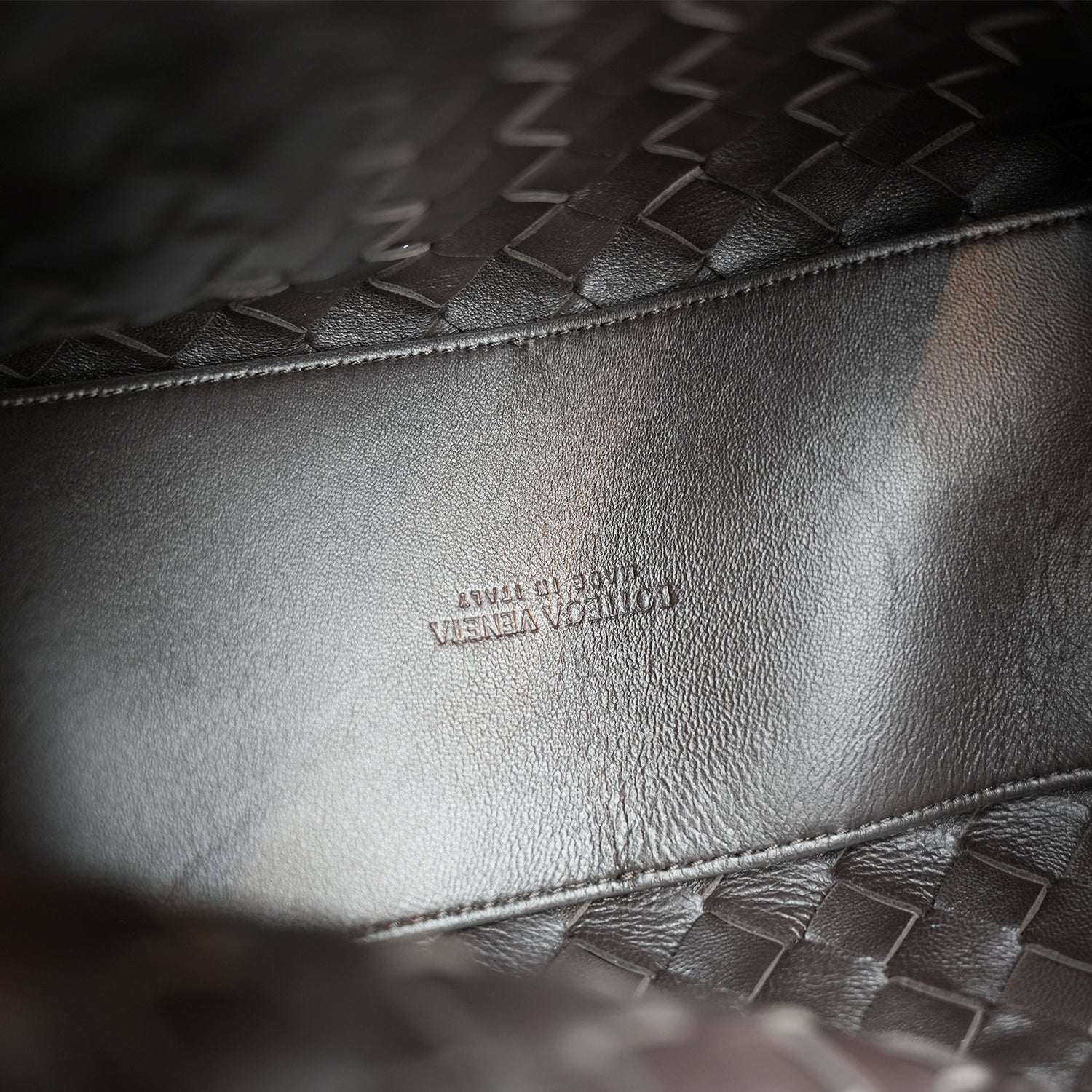 Bottega Veneta Andiamo borsa intrecciata marrone scuro in pelle