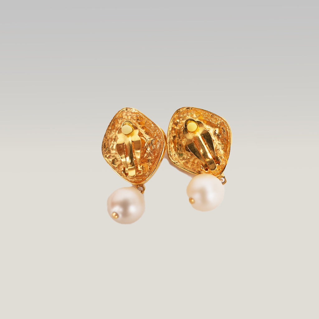 Chanel Orecchini a Clip Pendenti Vintage in Lega Metallica Dorata con Perle – Bijoux Donna