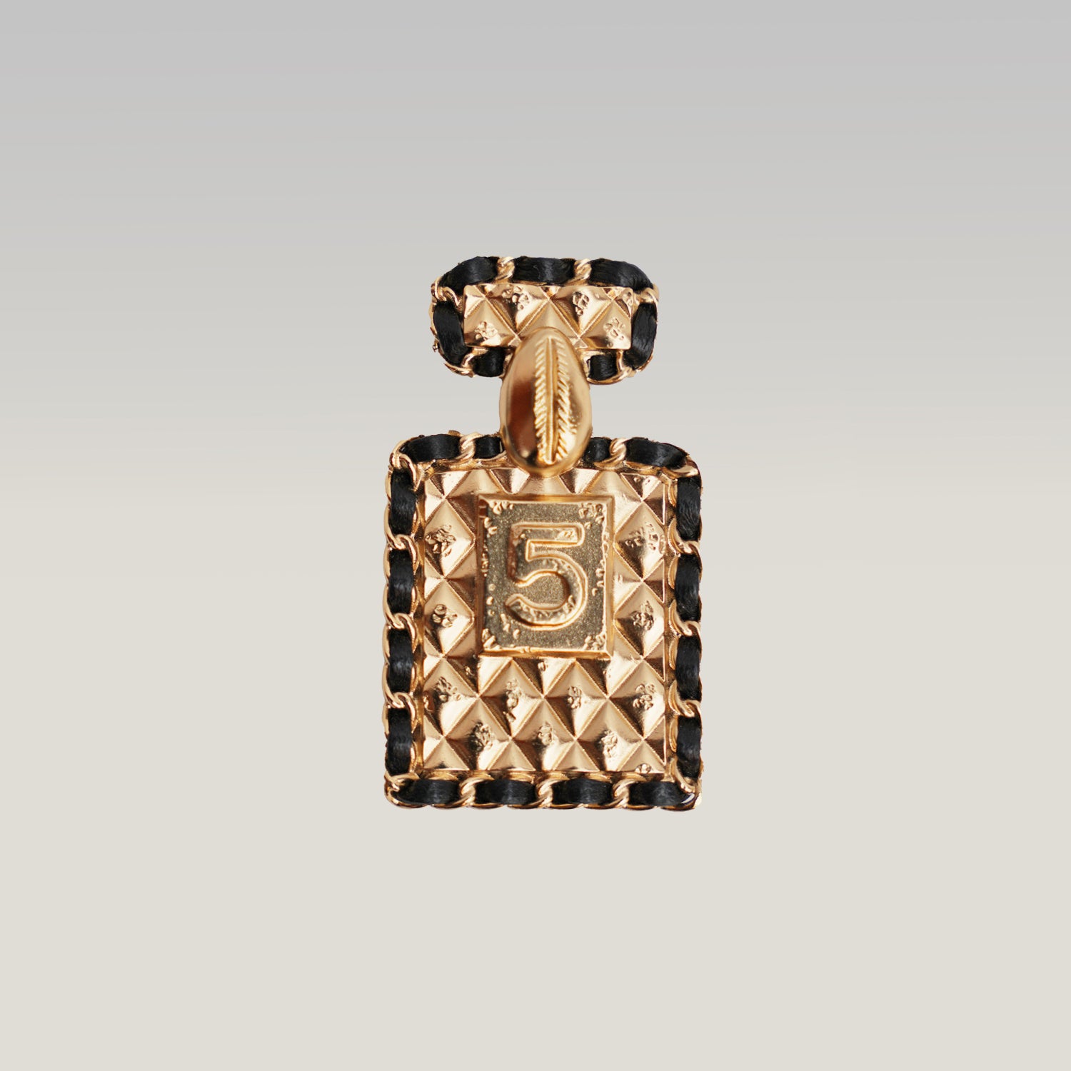 Chanel Spilla Vintage N°5 Oro con Catena Nera – Iconica