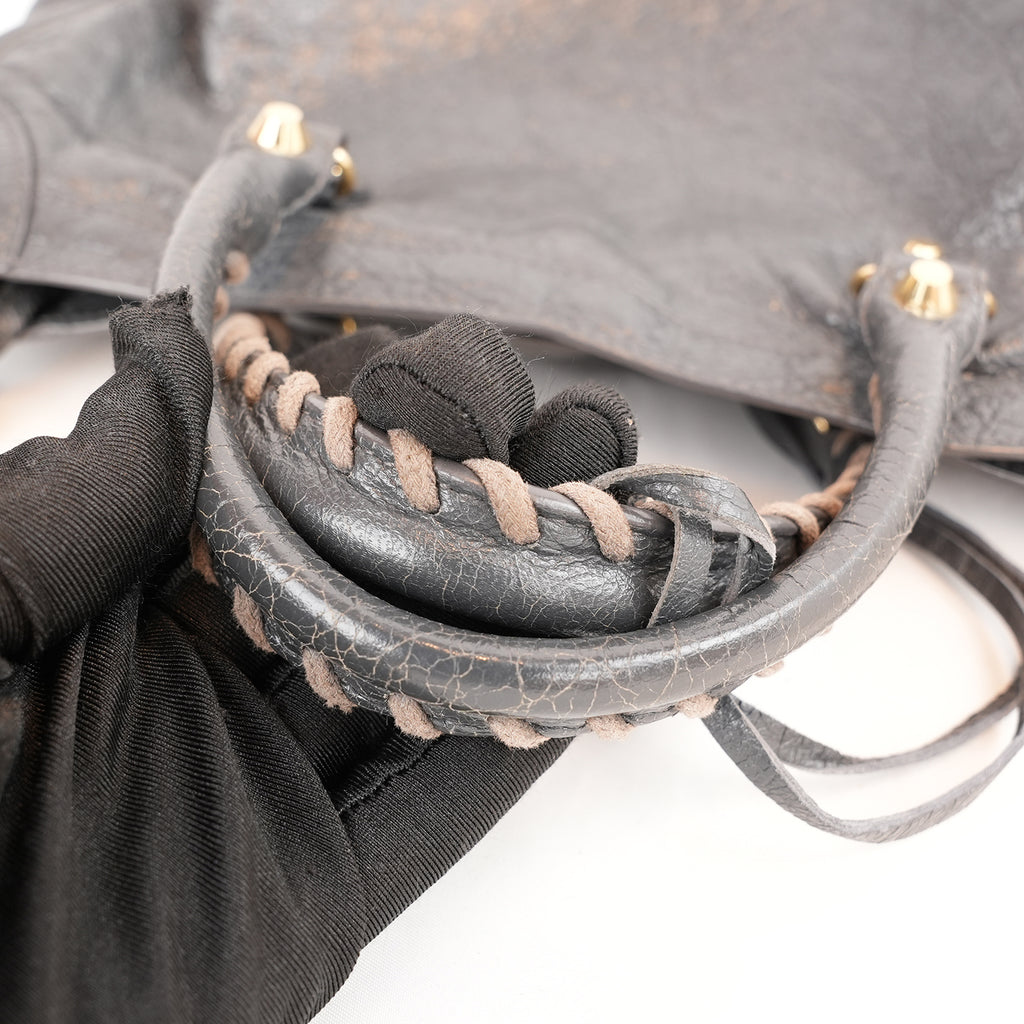 Balenciaga Classic City Borsa Motorcycle in Pelle di Capra Grigia con Borchie Dorate 30 cm