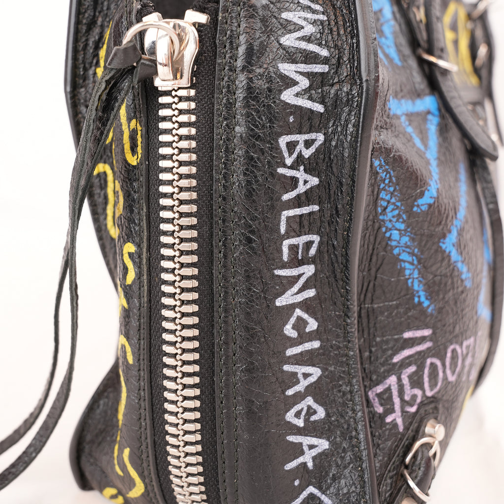 Balenciaga Papier A6 Graffiti Borsa a Mano Piccola in Pelle Nera con Borchie