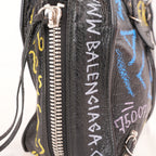Balenciaga Papier A6 Graffiti Borsa a Mano Piccola in Pelle Nera con Borchie