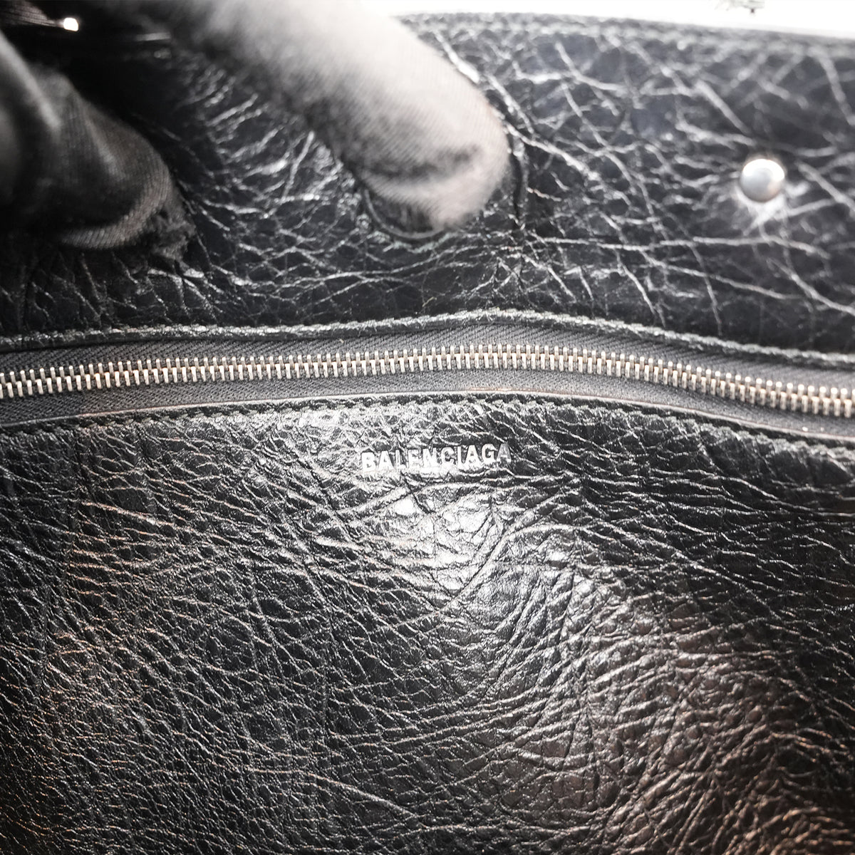 Balenciaga Papier A6 Graffiti Borsa a Mano Piccola in Pelle Nera con Borchie