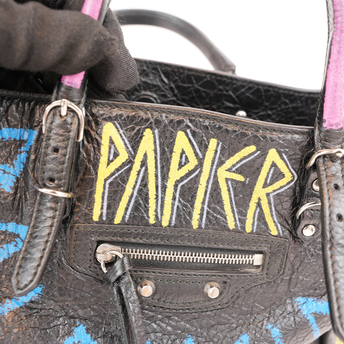 Balenciaga Papier A6 Graffiti Borsa a Mano Piccola in Pelle Nera con Borchie